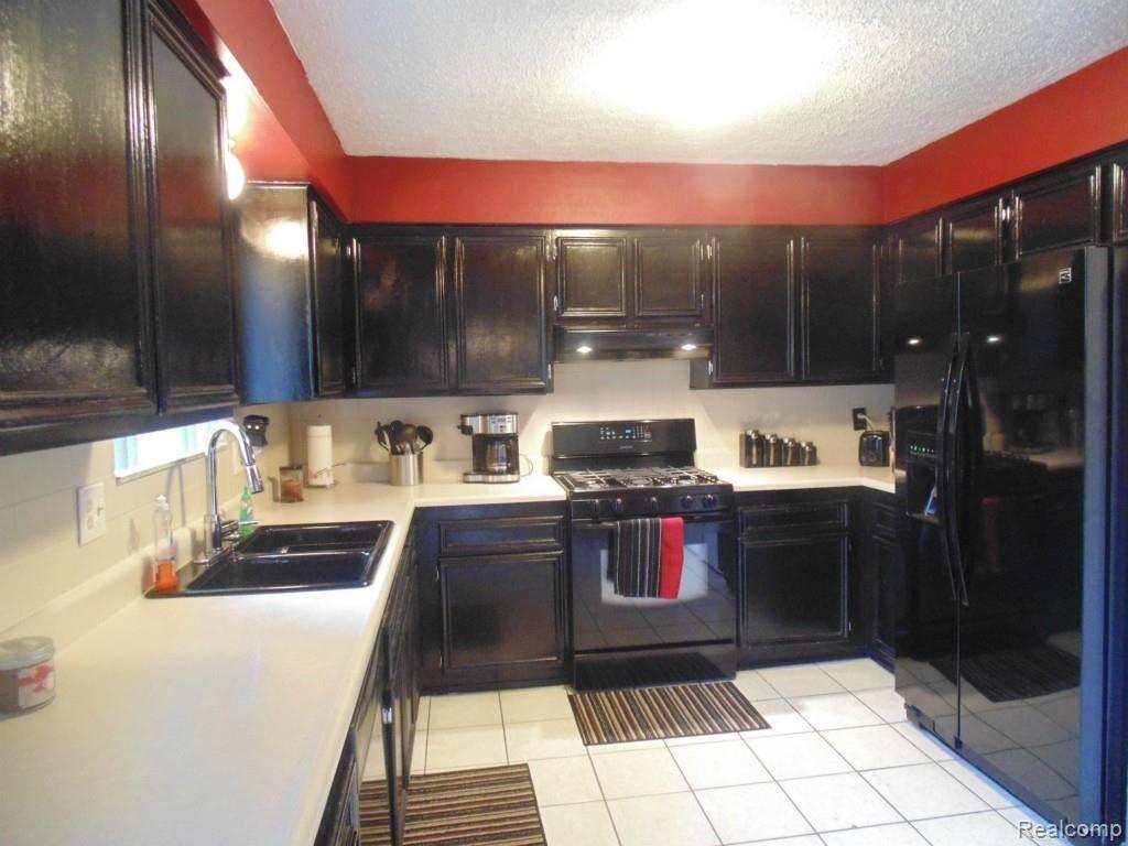 47726 Chrys Road Macomb, MI 48044 - Photo 3 of 23 DSC04292.jpg