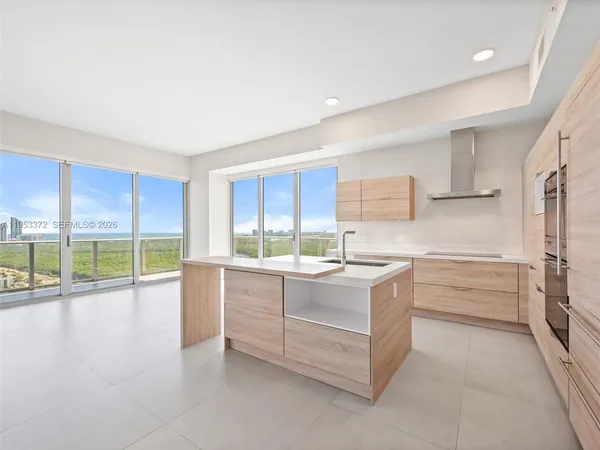 $7,650 | 16385 Biscayne Boulevard, Unit PH8, North Miami Beach, FL 33160