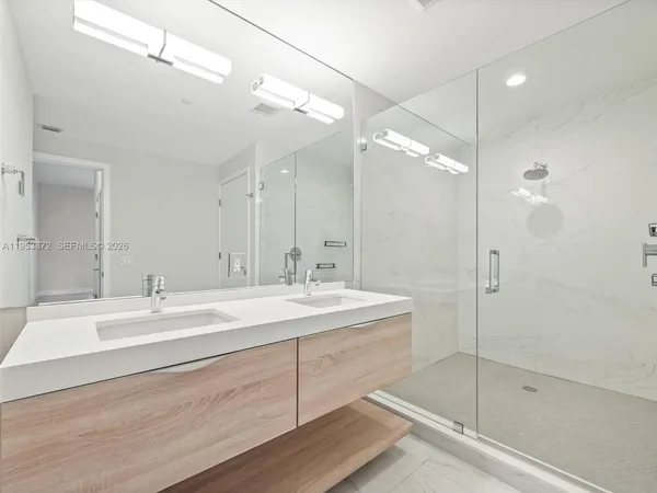 $7,650 | 16385 Biscayne Boulevard, Unit PH8, North Miami Beach, FL 33160