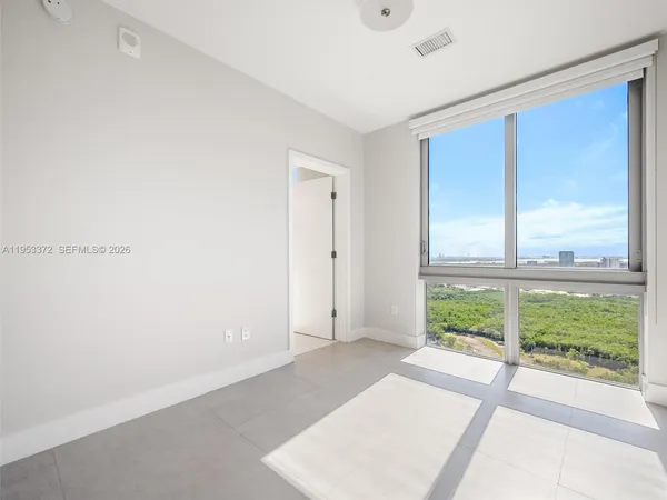 $7,650 | 16385 Biscayne Boulevard, Unit PH8, North Miami Beach, FL 33160