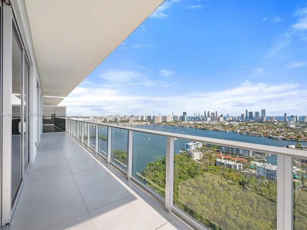 $7,650 | 16385 Biscayne Boulevard, Unit PH8, North Miami Beach, FL 33160