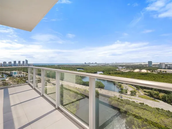 $7,650 | 16385 Biscayne Boulevard, Unit PH8, North Miami Beach, FL 33160