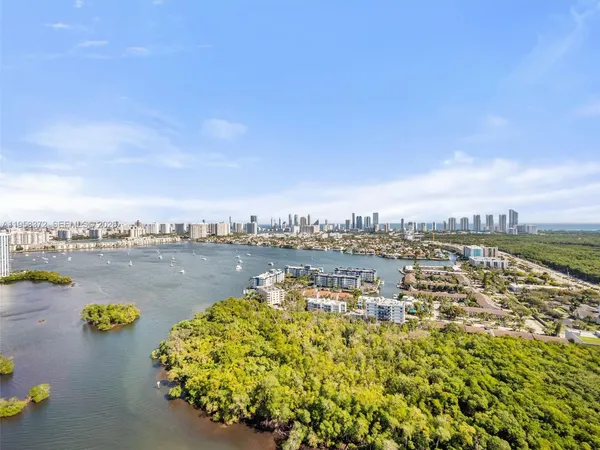 $7,650 | 16385 Biscayne Boulevard, Unit PH8, North Miami Beach, FL 33160
