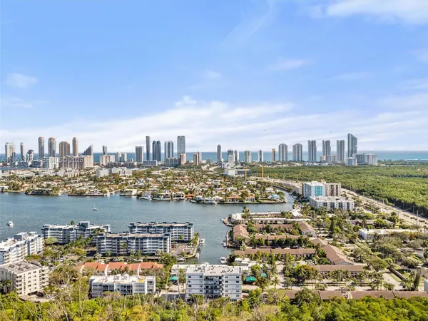 $7,650 | 16385 Biscayne Boulevard, Unit PH8, North Miami Beach, FL 33160