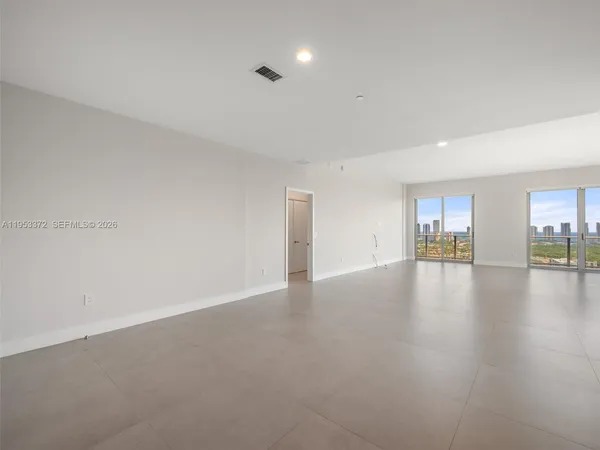 $7,650 | 16385 Biscayne Boulevard, Unit PH8, North Miami Beach, FL 33160