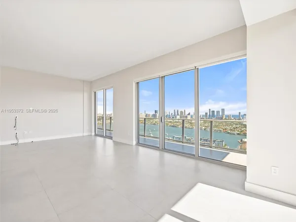 $7,650 | 16385 Biscayne Boulevard, Unit PH8, North Miami Beach, FL 33160