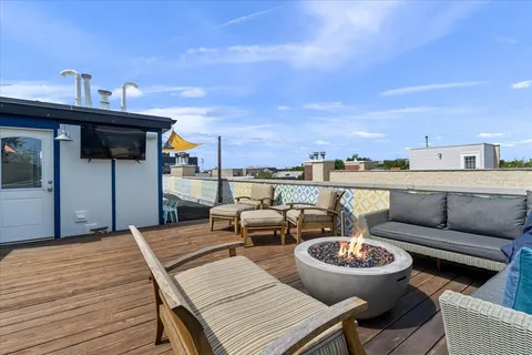 $725,000 | 1515 North Claremont Avenue, Unit 3, Chicago, IL 60622