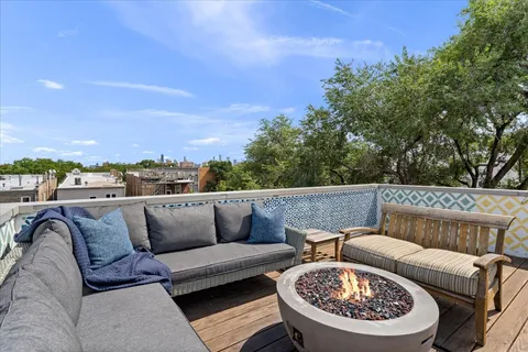 $725,000 | 1515 North Claremont Avenue, Unit 3, Chicago, IL 60622