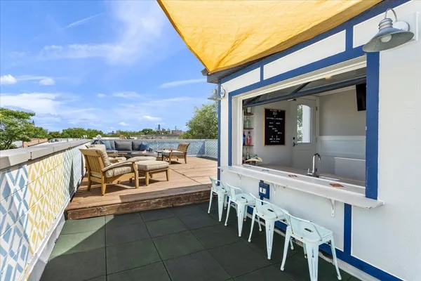 $725,000 | 1515 North Claremont Avenue, Unit 3, Chicago, IL 60622