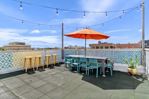 $725,000 | 1515 North Claremont Avenue, Unit 3, Chicago, IL 60622