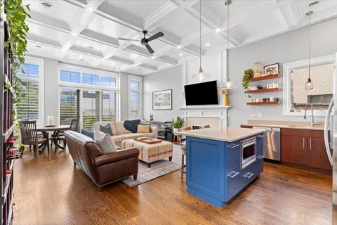 $725,000 | 1515 North Claremont Avenue, Unit 3, Chicago, IL 60622