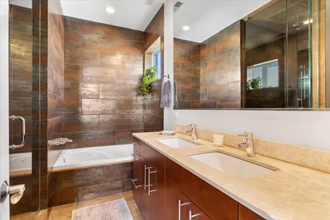 $725,000 | 1515 North Claremont Avenue, Unit 3, Chicago, IL 60622