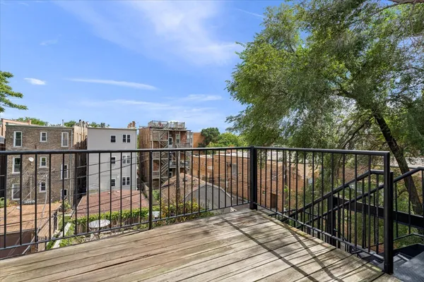 $725,000 | 1515 North Claremont Avenue, Unit 3, Chicago, IL 60622