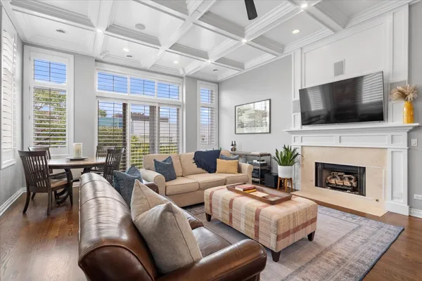 $725,000 | 1515 North Claremont Avenue, Unit 3, Chicago, IL 60622