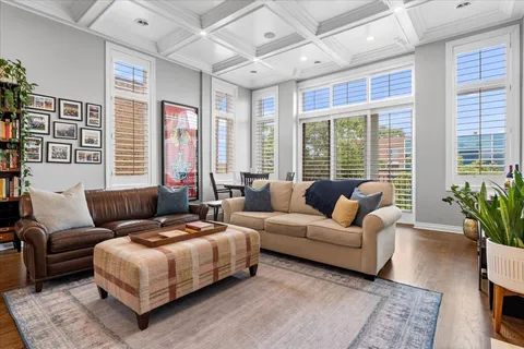 $725,000 | 1515 North Claremont Avenue, Unit 3, Chicago, IL 60622