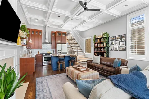 $725,000 | 1515 North Claremont Avenue, Unit 3, Chicago, IL 60622