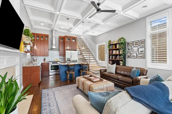 $725,000 | 1515 North Claremont Avenue, Unit 3, Chicago, IL 60622