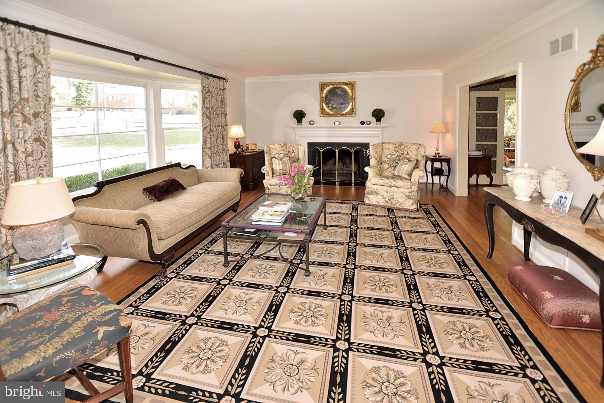10221 Chapel Road Potomac, MD 20854 - Photo 3 of 30 Living Room