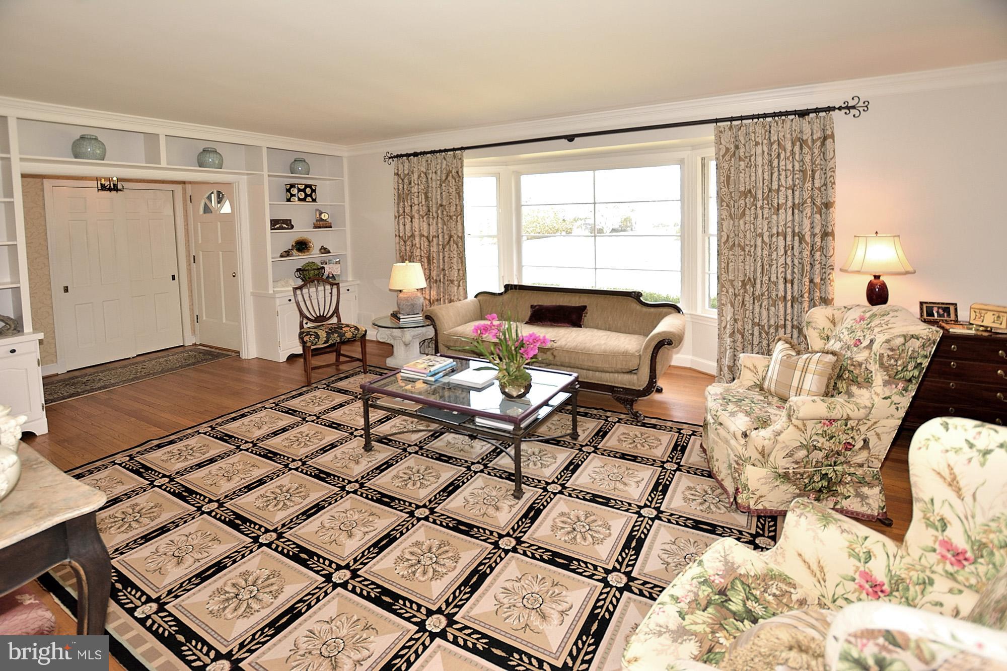 10221 Chapel Road Potomac, MD 20854 - Photo 4 of 30 Living Room
