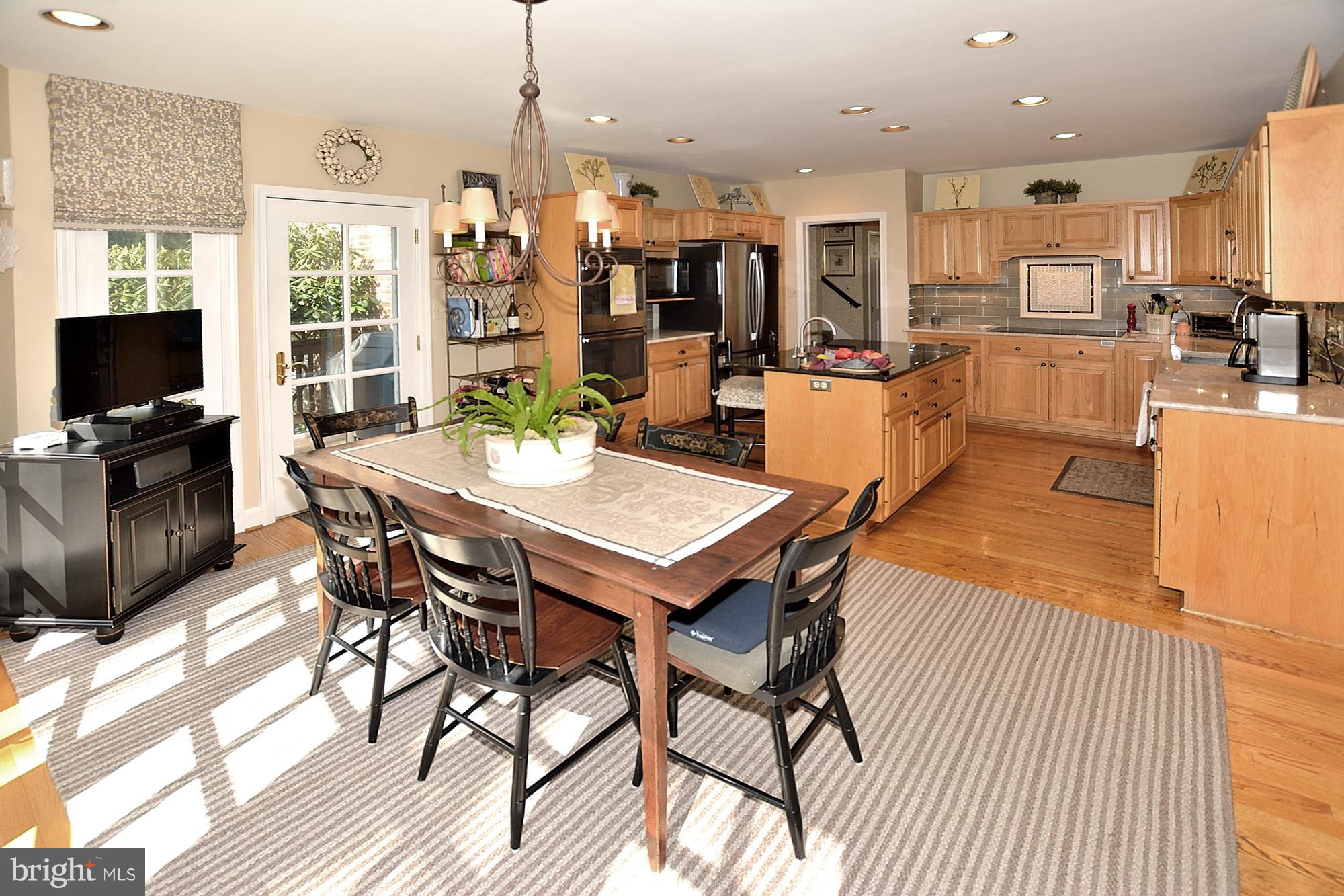 10221 Chapel Road Potomac, MD 20854 - Photo 10 of 30 Kitchen