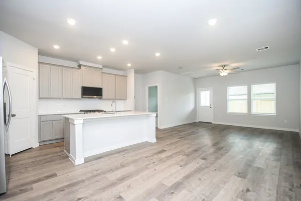 $2,300 | 4007 Crowning Court, Brookshire, TX 77423