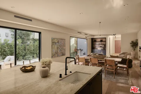 $4,095,000 | 2026 Louella Avenue, Venice, CA 90291