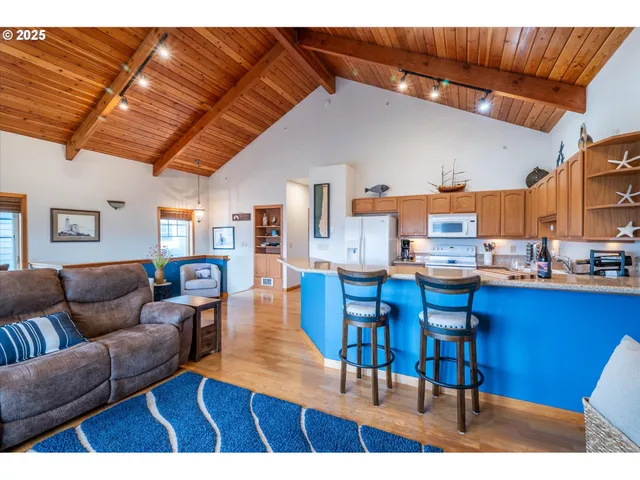 $457,500 | 1323 Village Loop, Bandon, OR 97411