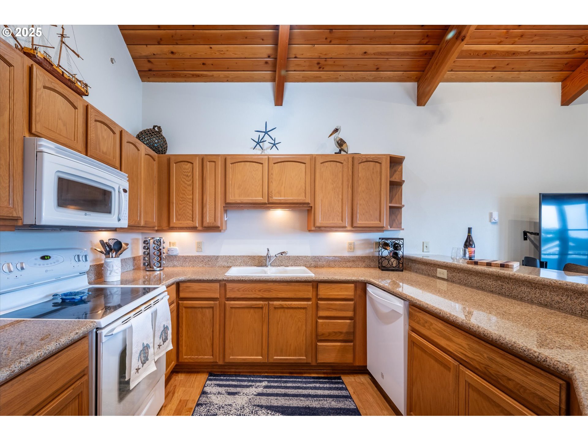 1323 Village Loop Bandon, OR 97411 - Photo 15 of 45