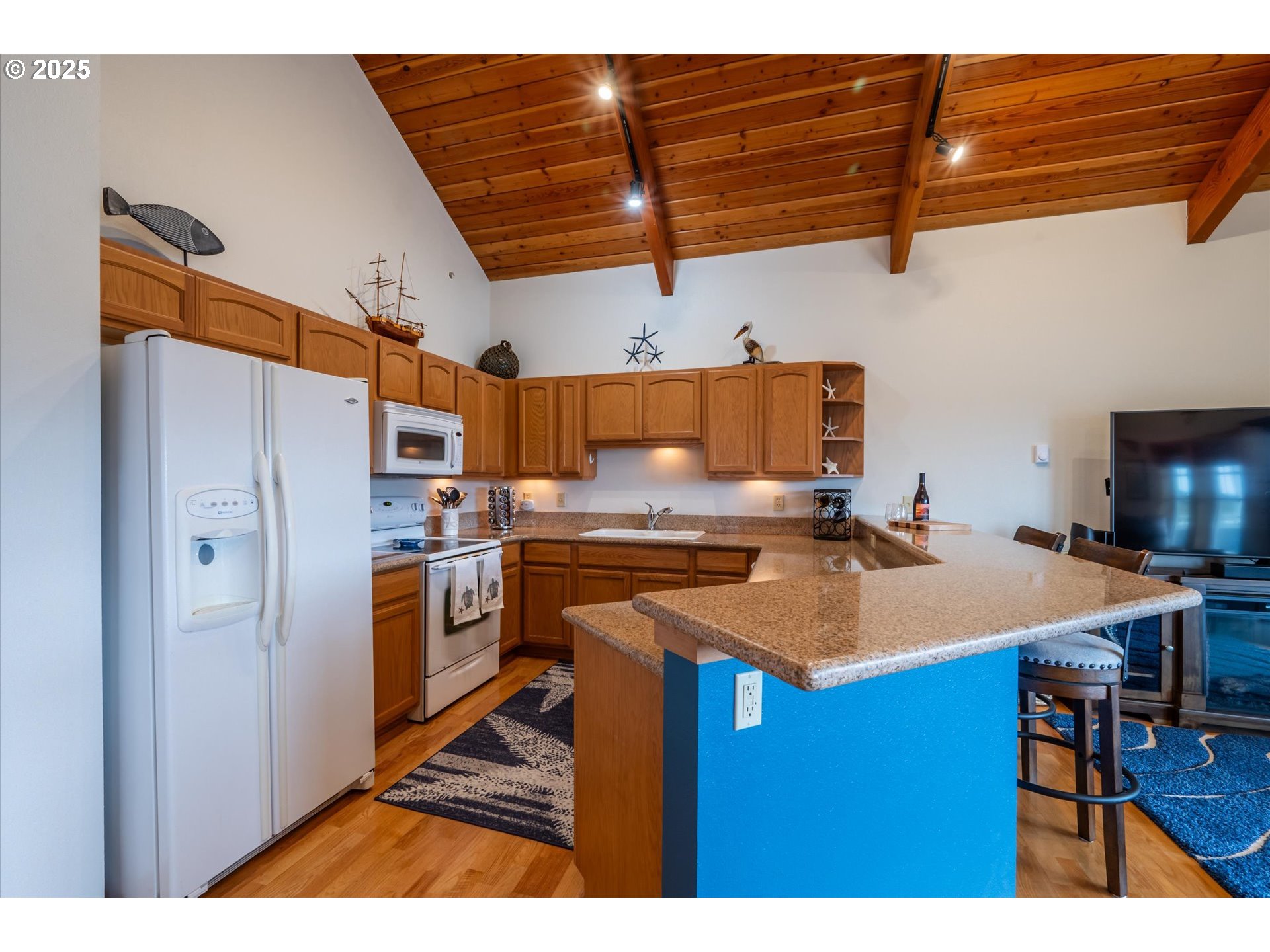 1323 Village Loop Bandon, OR 97411 - Photo 16 of 45