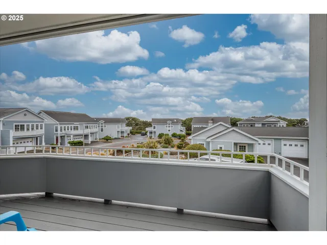 $457,500 | 1323 Village Loop, Bandon, OR 97411