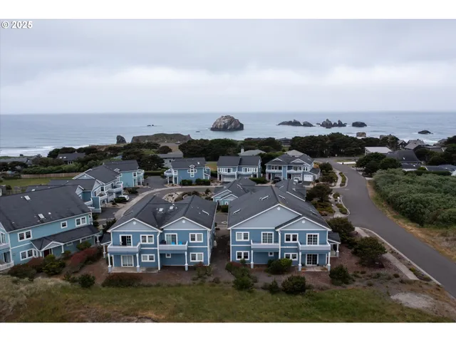 $457,500 | 1323 Village Loop, Bandon, OR 97411
