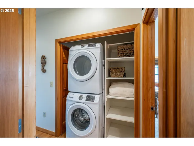 $457,500 | 1323 Village Loop, Bandon, OR 97411