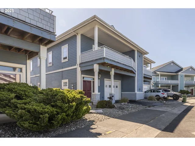 $457,500 | 1323 Village Loop, Bandon, OR 97411