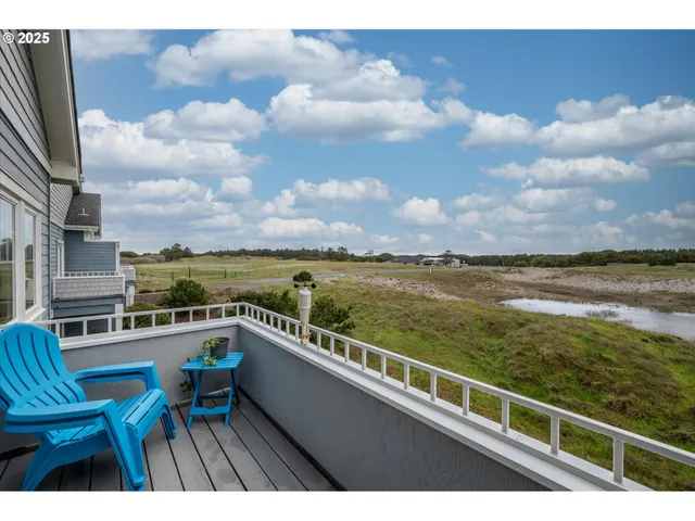 $457,500 | 1323 Village Loop, Bandon, OR 97411