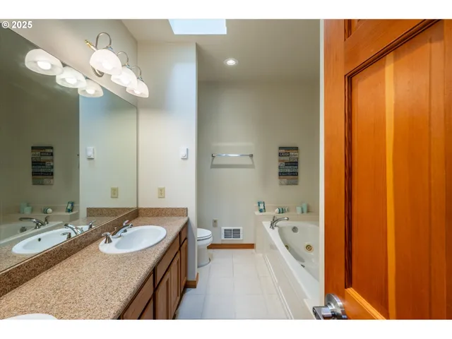 $457,500 | 1323 Village Loop, Bandon, OR 97411