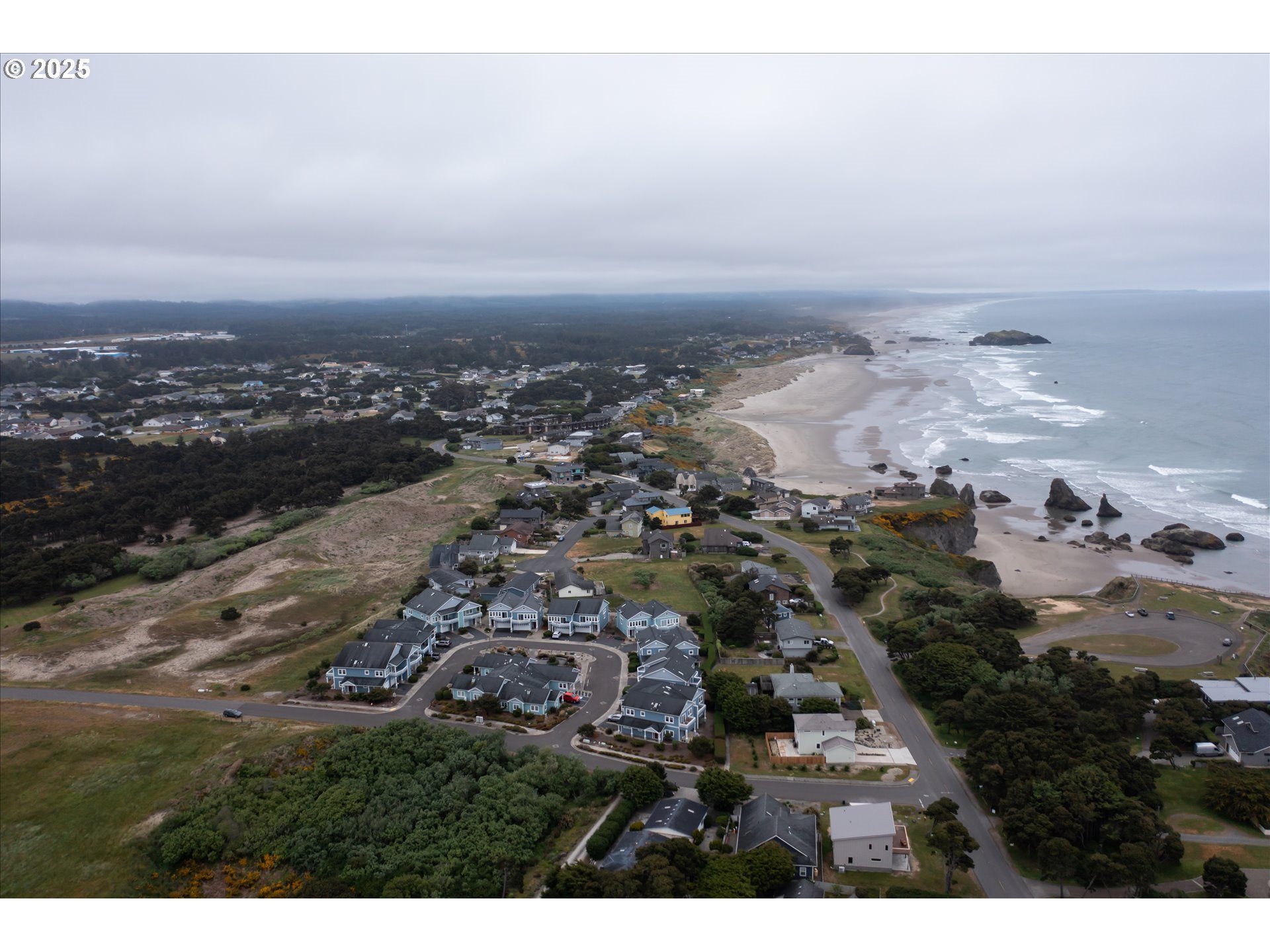 1323 Village Loop Bandon, OR 97411 - Photo 43 of 45