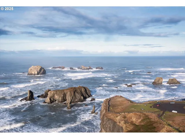 $457,500 | 1323 Village Loop, Bandon, OR 97411