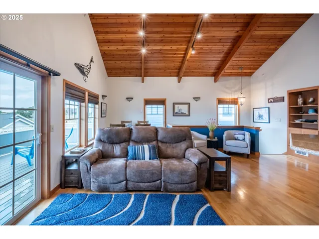 $457,500 | 1323 Village Loop, Bandon, OR 97411