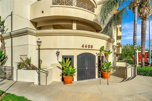 $719,900 | 4400 Cartwright Avenue, Unit 303, Toluca Lake, CA 91602