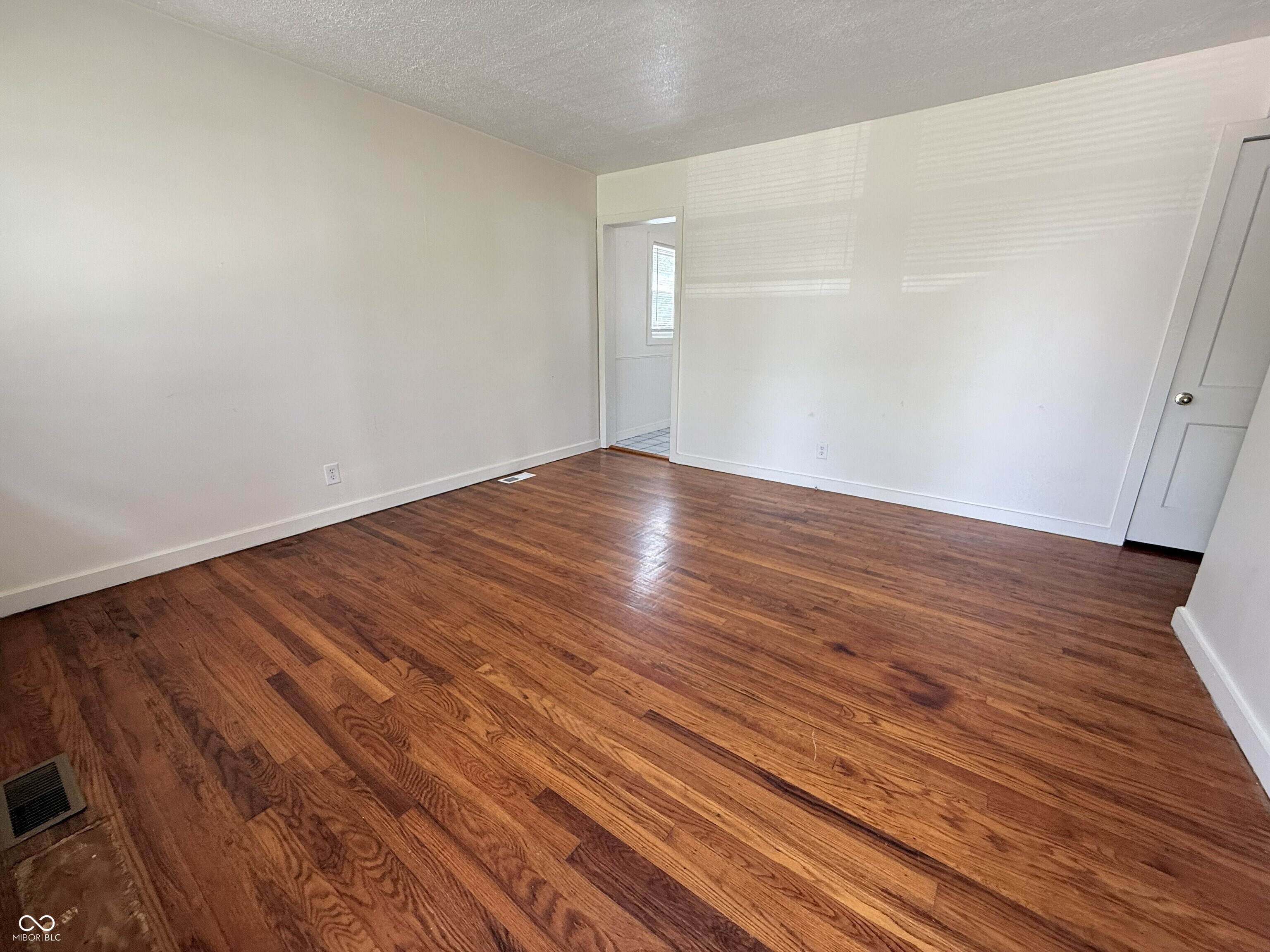 122 North Routiers Avenue Indianapolis, IN 46219 - Photo 5 of 19