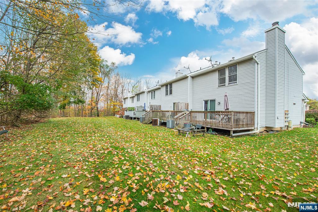 76 Constitution Way, Unit 534 Franklin, NJ 07416 - Photo 20 of 22 a backyard of a house with table and chairs