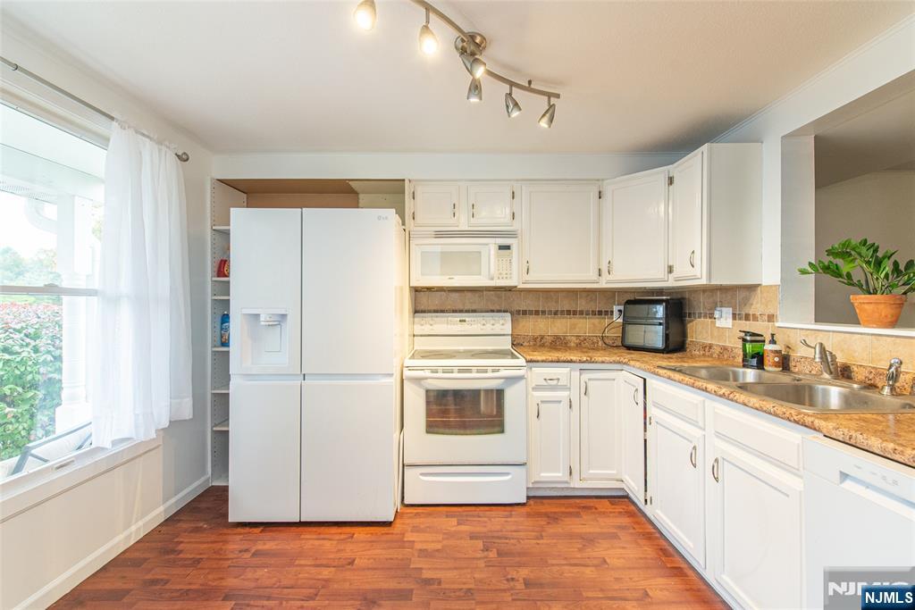 76 Constitution Way, Unit 534 Franklin, NJ 07416 - Photo 5 of 22 a kitchen with stainless steel appliances granite countertop a refrigerator and a stove top oven