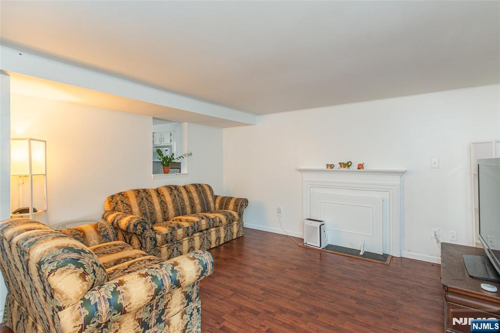 76 Constitution Way, Unit 534 Franklin, NJ 07416 - Photo 8 of 22 a living room with furniture