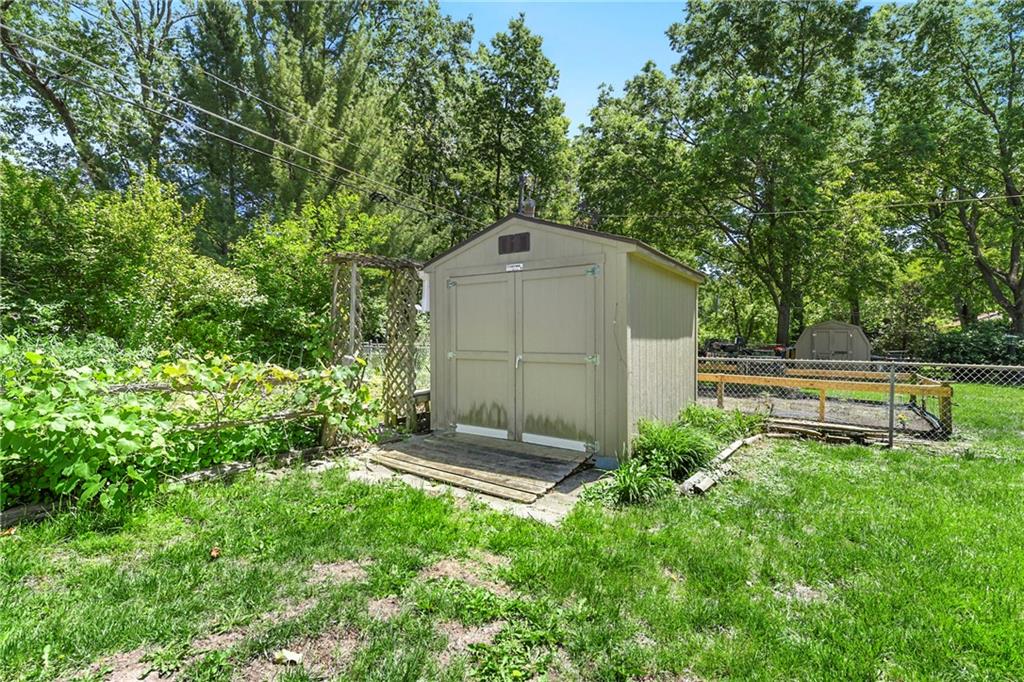 5327 Outlook Street Mission, KS 66202 - Photo 40 of 47