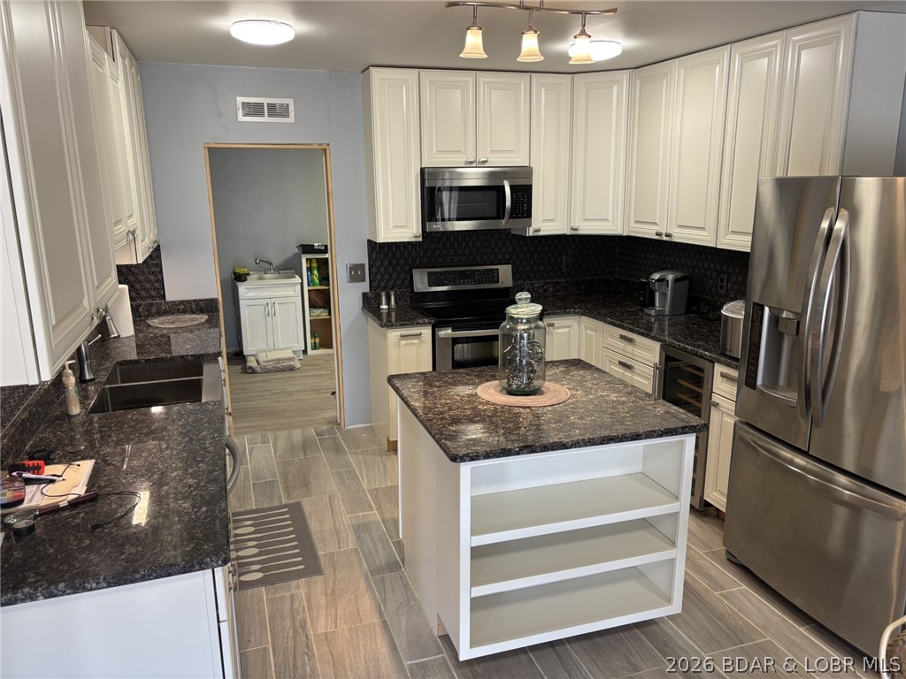 1265 Lick Creek Road Edwards, MO 65326 - Photo 4 of 29 Beautiful new Kitchen