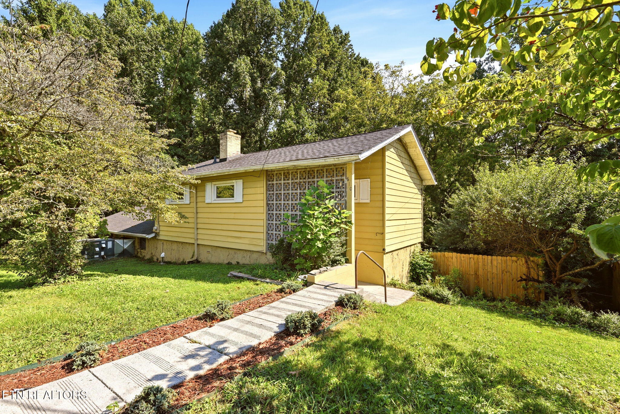 610 Michigan Avenue Oak Ridge, TN 37830 - Photo 1 of 31 1-web-or-mls-DSC_1766
