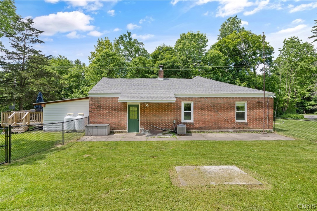 2696 Lyons Road Camillus, NY 13031 - Photo 19 of 31