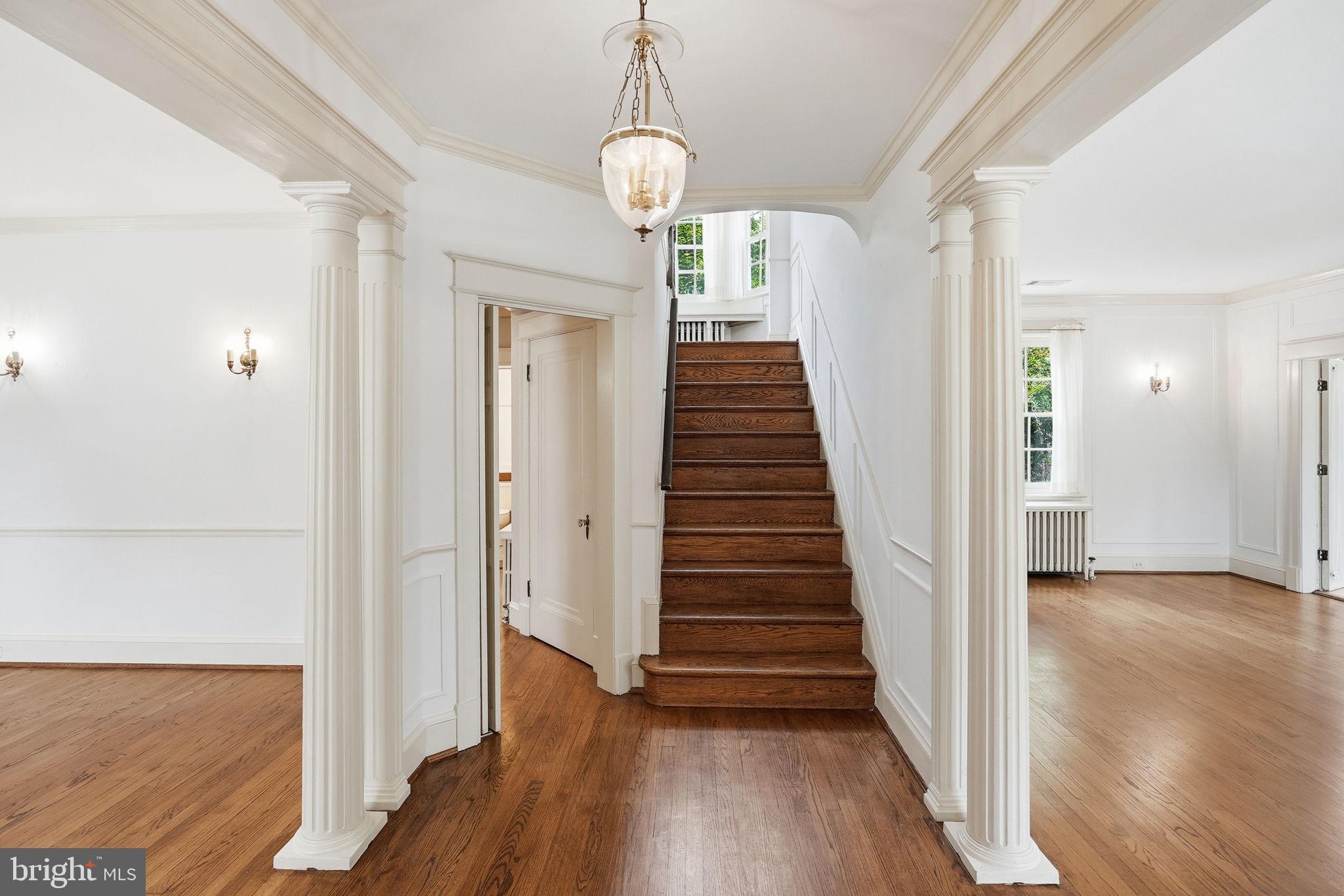 1907 Rookwood Road Silver Spring, MD 20910 - Photo 4 of 39 Entryway