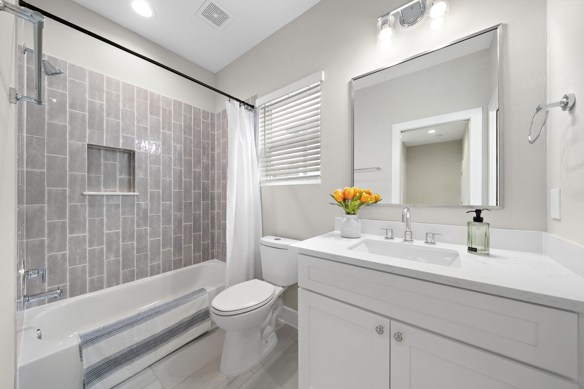 8402 Curry Road Houston, TX 77093 - Photo 14 of 32