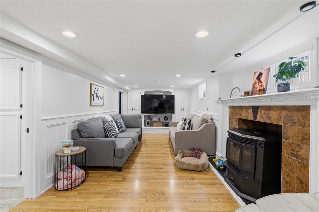 72 Rochambeau Street New Bedford, MA 02745 - Photo 14 of 26